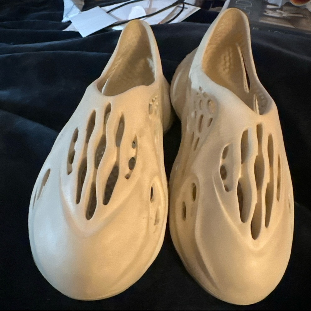 Yeezys 9 1/2